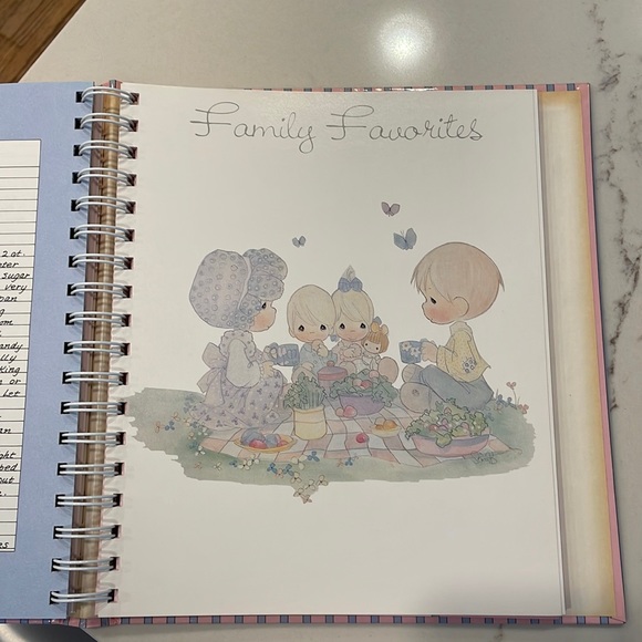 💕Precious Moments Collection💕 | Vintage Cookbook | 1988 | Bonus Included 🧁 - Picture 5 of 14